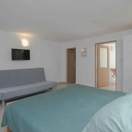 Apartment In 26473 Veli Losinj