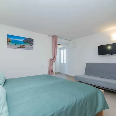 Apartment In 26473 Veli Losinj